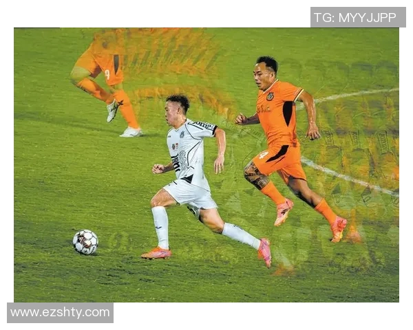 个子瘦高的足球明星如何在绿茵场上展现出超凡的技术与魅力